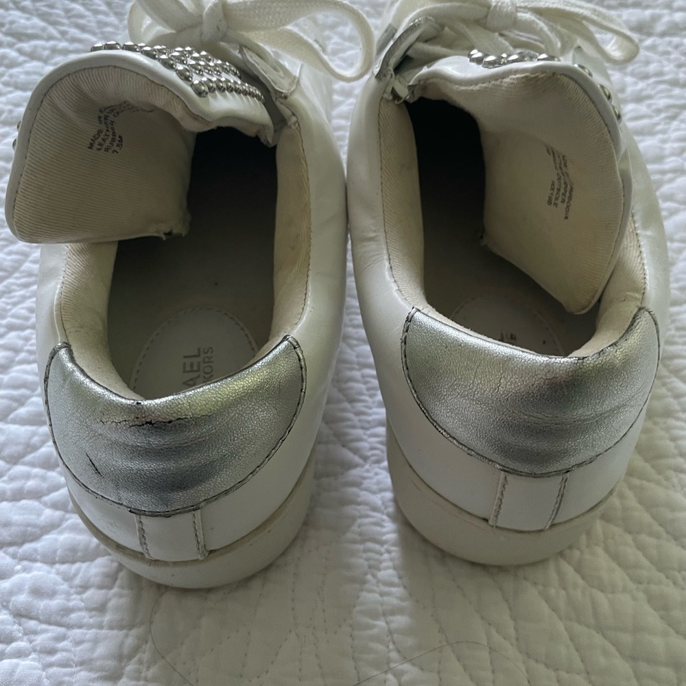 Womens Michael Kors Nailhead White Leather Upper Sneakers Size 7.5 - Picture 3 of 7